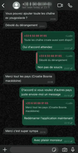 Capture WhatsApp: conversation en français sur l’ajout de chaînes, avec un numéro +33 6 50 66 91 65 et des messages verts/gris sur fond noir.