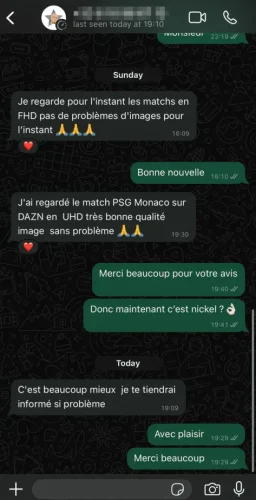 WhatsApp chat in French discussing streaming quality for matches (FHD) and using DAZN, with match updates and thanks exchanged.